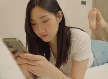 Vợ xinh lung linh bị chồng phản bội, buồn tình ‘mời’ shipper vào nhà ‘xả stress’